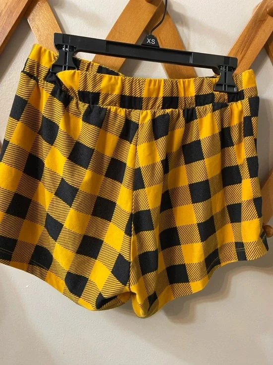 Short shorts - Picture 4 of 5